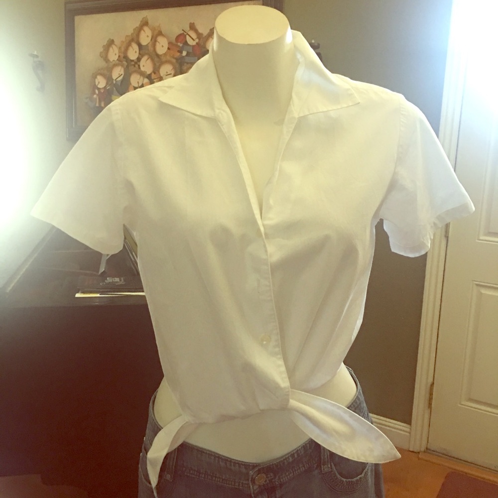 White collar crop shirt with tie